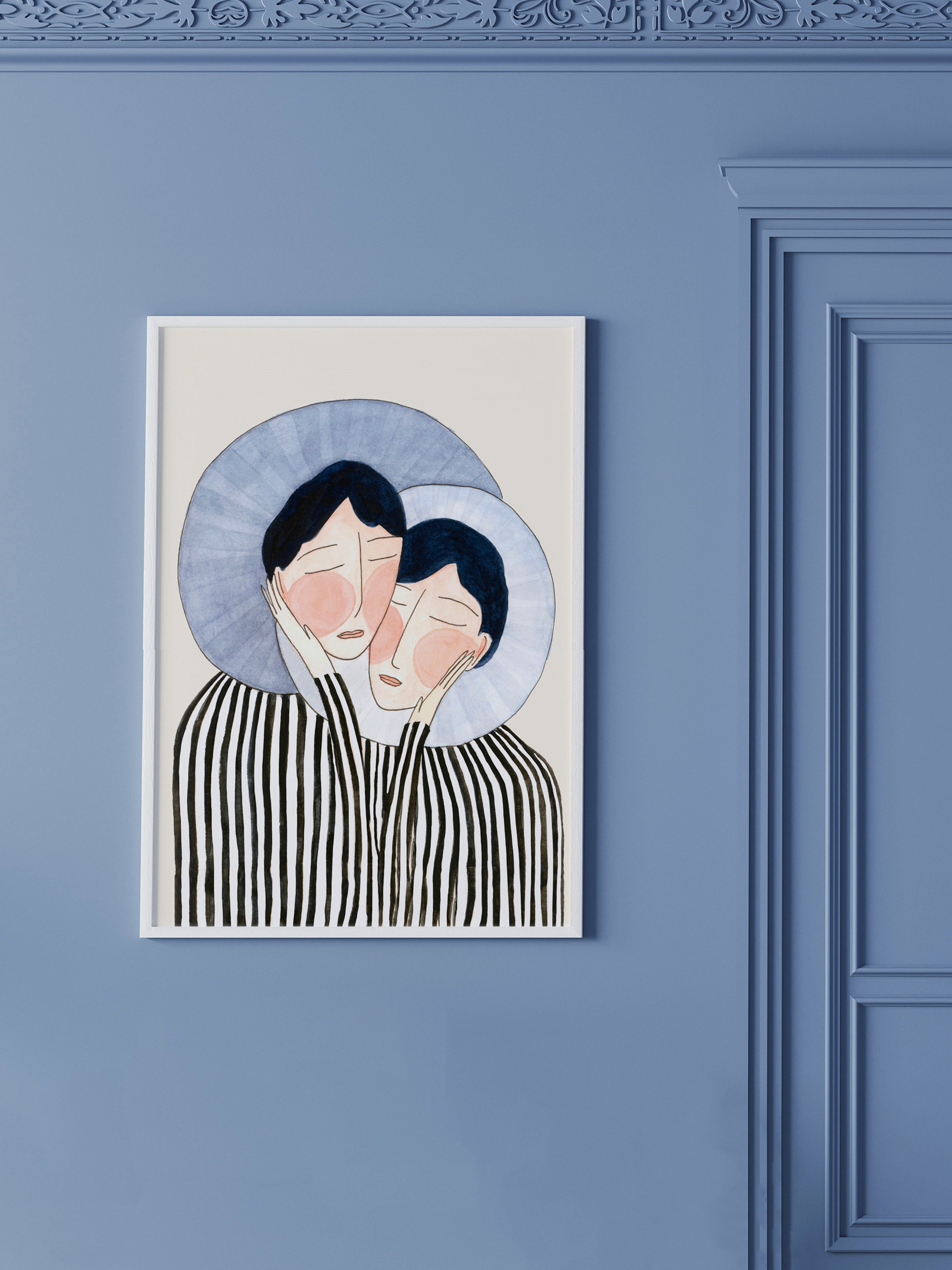 SENTIMENTAL BLUES kunstplakat i hvid ramme på blå panelvæg