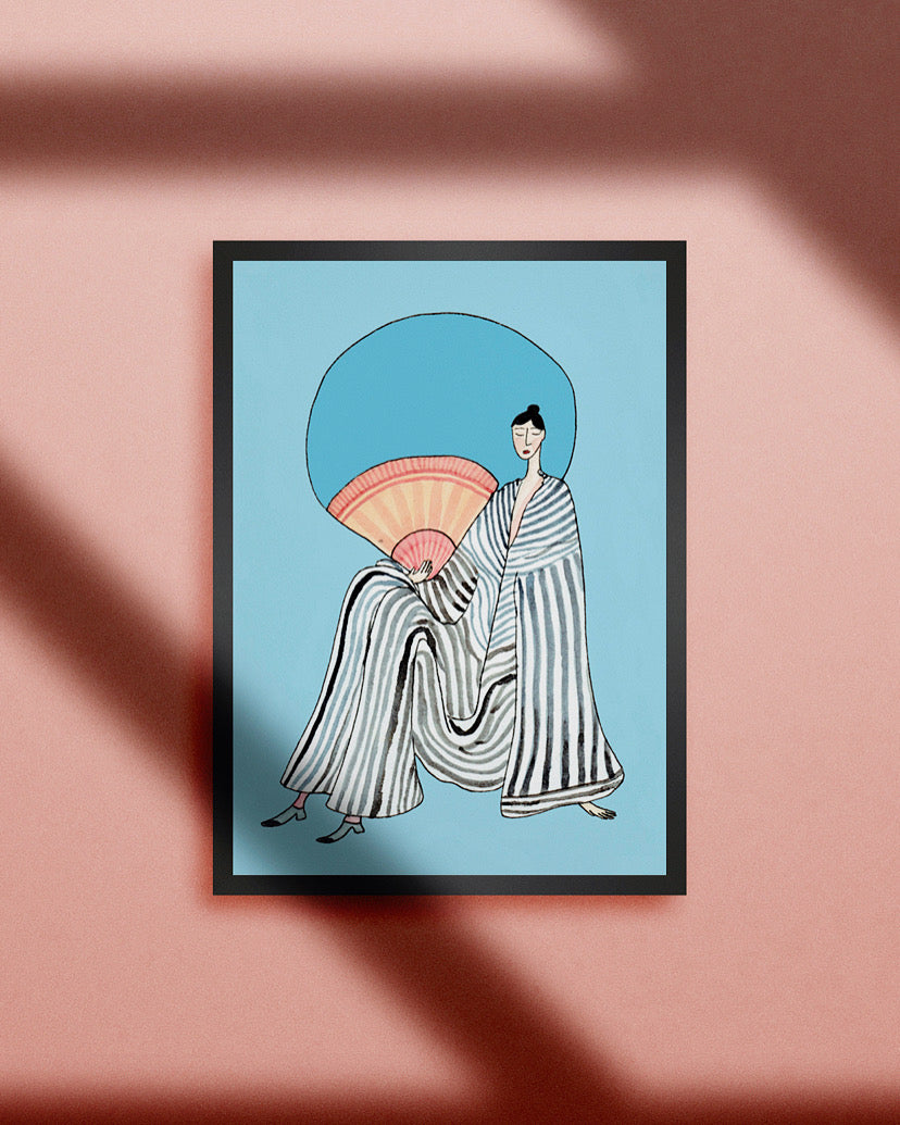 FULLMOON FAN kunstplakat i sort ramme på rosa væg med solskygger